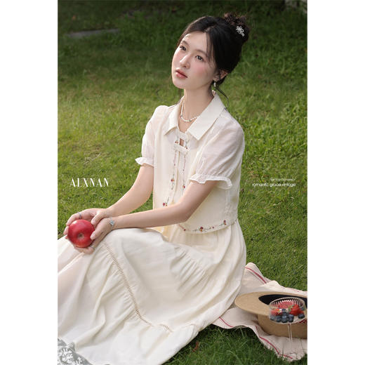 鹿向南「露染蔷薇」米杏色衬衫上衣无袖吊带连衣裙女夏季裙子套装 商品图4