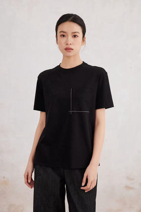 BC圆领衫。黑色。米色。白色