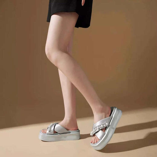 「K」洛诗琳21029夏季新款时尚珍珠水钻厚底交叉外穿凉拖鞋322 商品图3