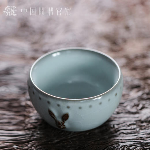 问鼎官窑兔首战鼓杯 商品图3
