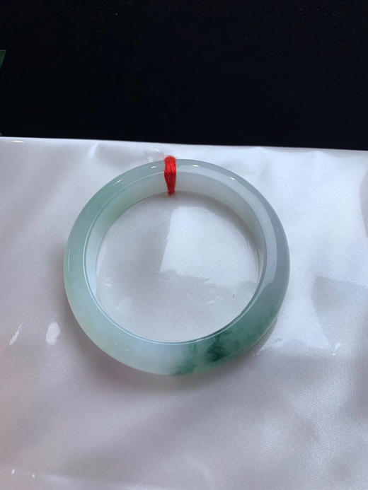 620184，56.5冰飘花手镯，版型好，底子非常细腻清新，一截蓝花、整圈均匀干净 商品图4