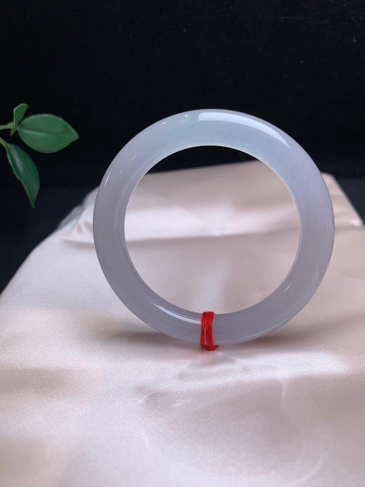 620178，52.5冰底圆条手镯，冰透纯净，整体特别干净，有一截带浅绿底 商品图0