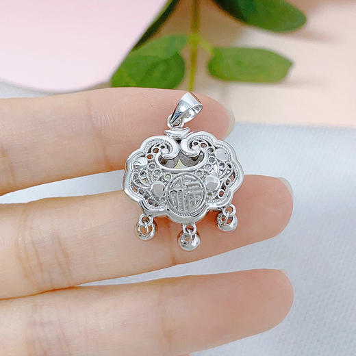 【限时8.8折】【线上铂金馆】PT950 【国际铂金协会】铂金双面镂空福字铃铛如意福字锁包吊坠网红锁包吊坠(BDZ00146)预售产品下单后不退款不退货不换货不补差价) 商品图2