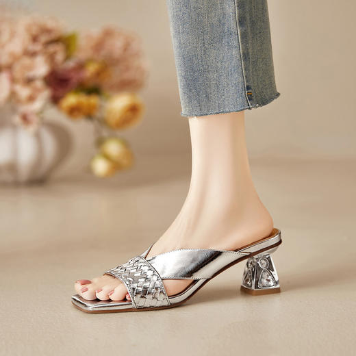 【预售5天】优雅轻便~夏季法式复古编织水钻气质粗跟凉拖鞋女MBJR&6933 商品图2