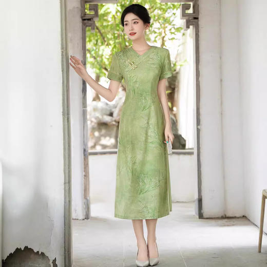 2025夏款棉质绿色复古改良V领奥黛新中式旗袍QMR 商品图1