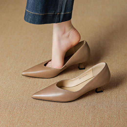 【预售5天】法式通勤尖头浅口单鞋女新款小跟职业不累脚高跟小皮鞋MLJ&C159 商品图1