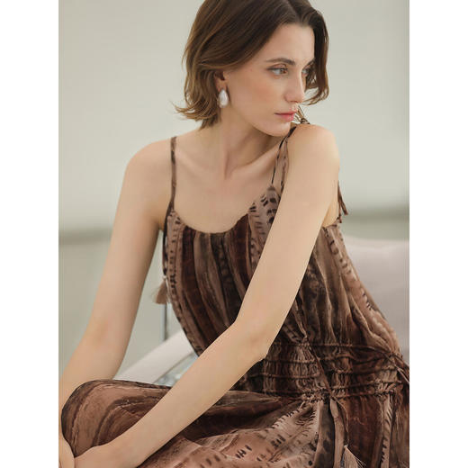 COCOBELLA[水彩摩卡]重工抽褶腰绳流苏度假吊带连衣裙FR3101 商品图1
