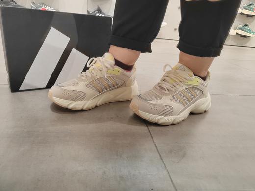 阿迪达斯女款基础跑鞋JP8051 商品图0