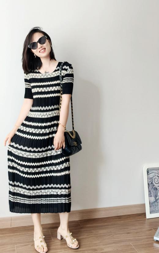 三宅新花色褶皱波浪菱形显瘦桑蚕丝连衣裙 商品图4