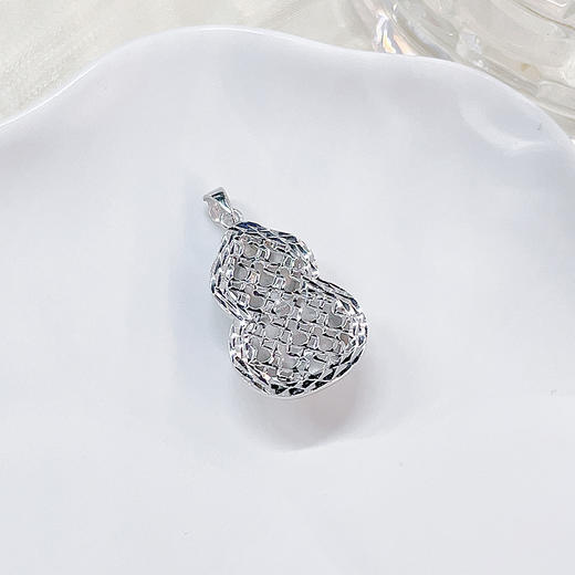【限时8.8折】【线上铂金馆】PT950 #葫芦 铂金空心闪耀鱼鳞葫芦吊坠(PTDZ00019)预售产品下单后不退款不退货不换货不补差价) 商品图1