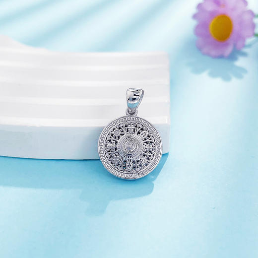 【限时8.8折】【线上铂金馆】PT950 #八宝罗盘 【国际铂金协会】铂金镂空八宝罗盘吊坠(BDZ00246)预售产品下单后不退款不退货不换货不补差价) 商品图1