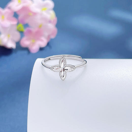 【限时8.8折】【线上铂金馆】PT950 #浪漫花卉 铂金空心四叶草花形时尚活口戒指(BJZ00216)预售产品下单后不退款不退货不换货不补差价) 商品图0