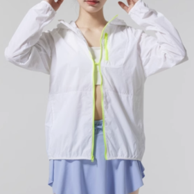 【12.21圣诞专享礼遇】
安德玛女子UA LAUNCH轻质夹克1381881-100