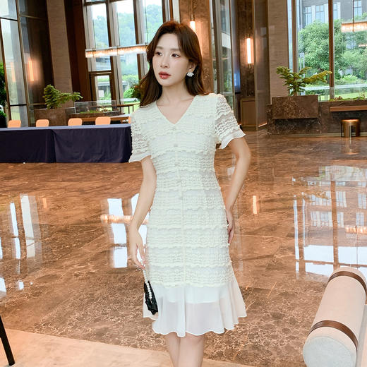 奢姿大码女装2026夏季时尚法式拼接裙子胖妹妹气质V领蕾丝连衣裙9952853369 商品图1