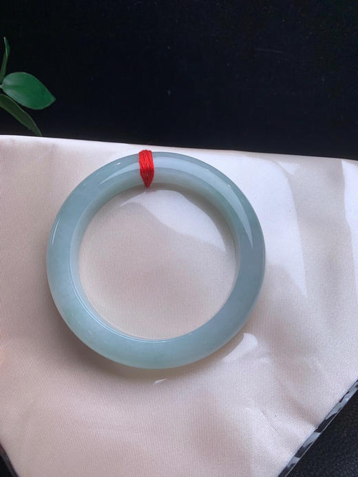 620183，57.2浅蓝底手镯，整条带浅蓝底色， 底妆均匀干净 商品图4