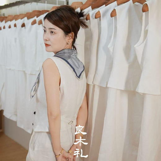 【不退不换】【预售7天】良木礼真丝丝巾（8888） 商品图2