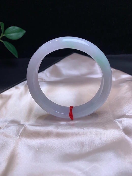 620175，56.5淡春彩手镯，淡紫罗兰底色，飘清新绿，润润的，干净清爽 商品图1