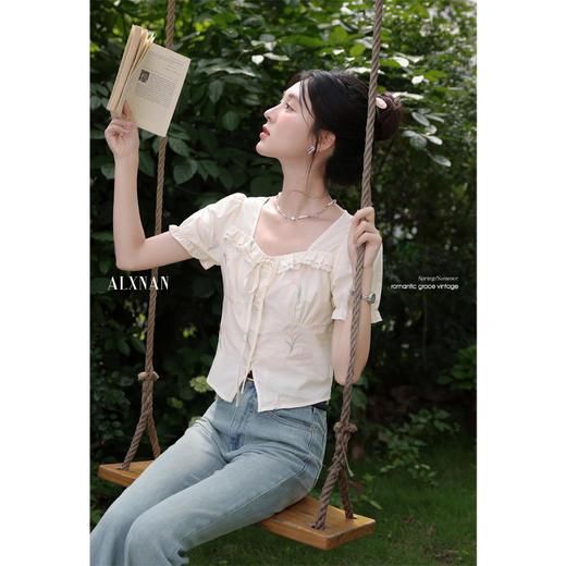 鹿向南「乔伊斯花园」杏色方领花边短袖T恤夏新款时尚通勤上衣女 商品图4