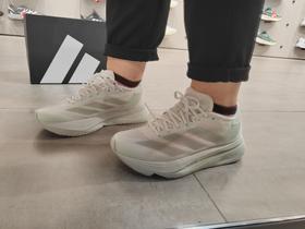 阿迪达斯女款ADIZERO  LIGHTSTRIKE PRO跑鞋