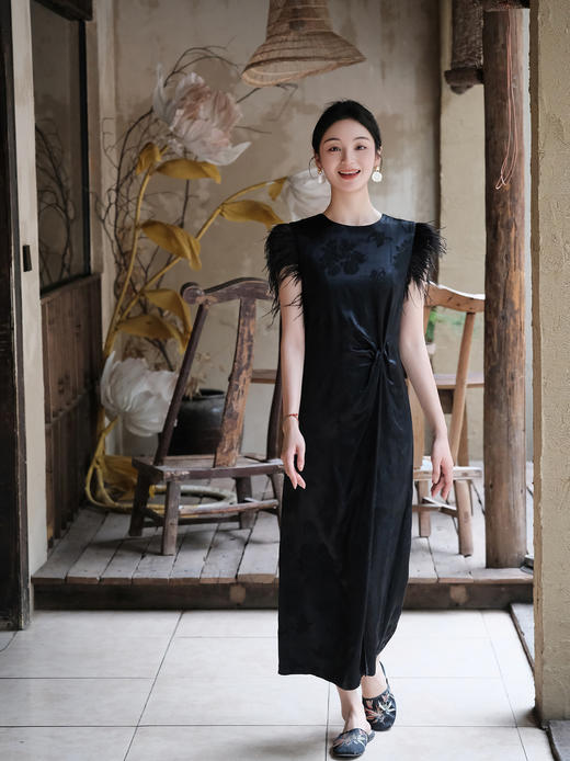 盛唐牡丹| 梅兰竹菊冠乐绉鸵鸟毛女裙(鸵鸟毛可拆卸) 商品图0