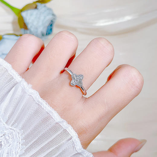 【限时8.8折】【线上铂金馆】PT950 【国际铂金协会】铂金实心CNC活口戒指小幸运鱼鳞四叶草女戒(BJZ00198)预售产品下单后不退款不退货不换货不补差价) 商品图2