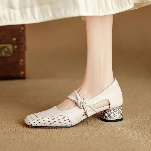 【预售5天】真皮镂空通勤夏季浅口单鞋女一字带中跟粗跟玛丽珍鞋水钻凉鞋NJMK&K1628 商品图1