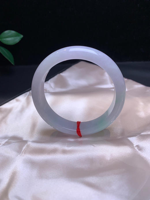 620175，56.5淡春彩手镯，淡紫罗兰底色，飘清新绿，润润的，干净清爽 商品图3