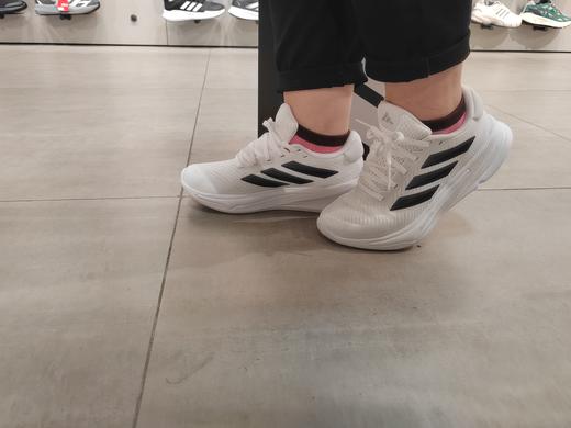 阿迪达斯女款跑鞋JH8558 商品图1