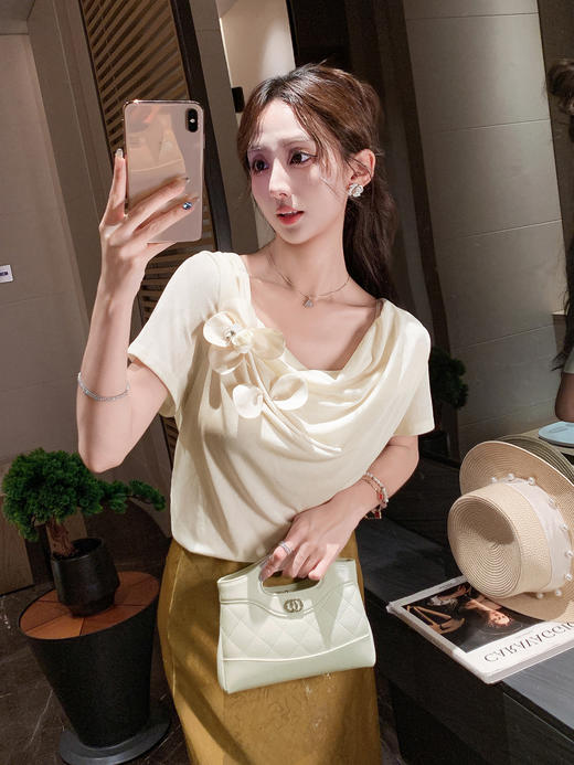 张心子【娇软小白花】荡领气质立体花T恤上衣 U2505077 商品图5