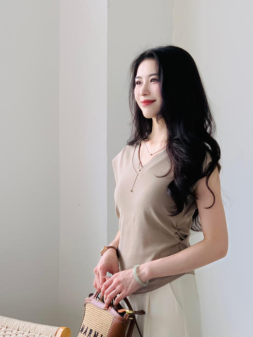 【百图lulu定制】【月牙T】面膜质感  竖条纹显瘦 高弹 两侧收腰 腋下防走光挡片 短袖T恤 商品图12