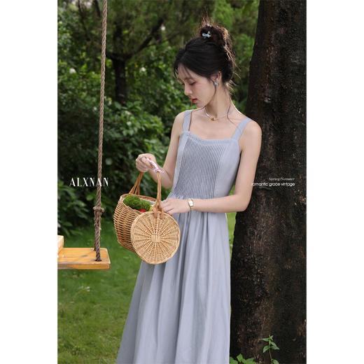 【6折秒杀】鹿向南「雾漫东江」雾霾蓝褶皱设计感无袖吊带连衣裙显瘦长裙女夏L56085 商品图2