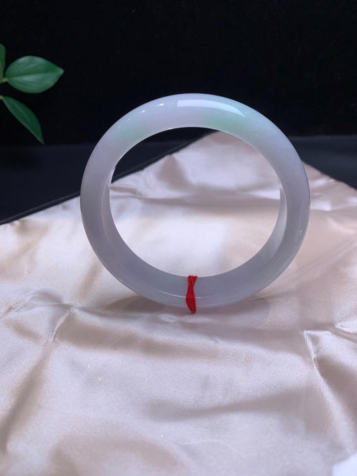 620175，56.5淡春彩手镯，淡紫罗兰底色，飘清新绿，润润的，干净清爽 商品图0