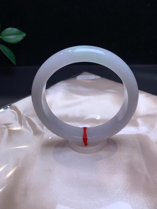 620175，56.5淡春彩手镯，淡紫罗兰底色，飘清新绿，润润的，干净清爽 商品图2