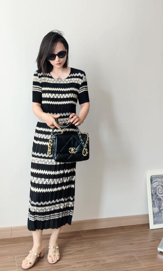 三宅新花色褶皱波浪菱形显瘦桑蚕丝连衣裙 商品图5