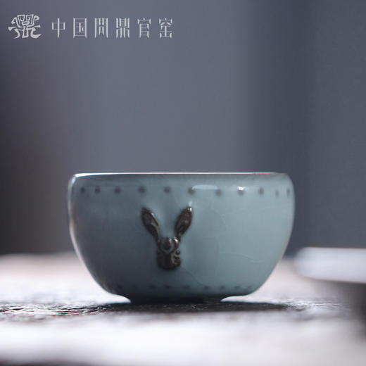 问鼎官窑兔首战鼓杯 商品图0