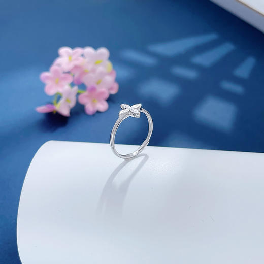 【限时8.8折】【线上铂金馆】PT950 #浪漫花卉 铂金空心四叶草花形时尚活口戒指(BJZ00216)预售产品下单后不退款不退货不换货不补差价) 商品图1