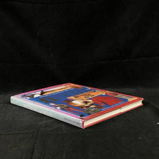 中世纪骑士武器盔甲图史 数百幅插图 精装大16开 商品图1