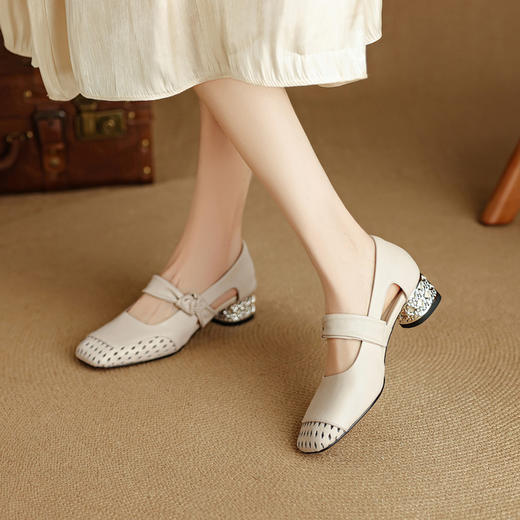 【预售5天】真皮镂空通勤夏季浅口单鞋女一字带中跟粗跟玛丽珍鞋水钻凉鞋NJMK&K1628 商品图4