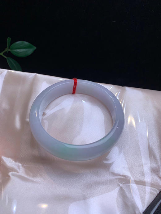 620175，56.5淡春彩手镯，淡紫罗兰底色，飘清新绿，润润的，干净清爽 商品图4