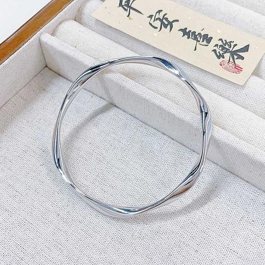 【限时8.8折】【线上铂金馆】PT950 #莫比乌斯 铂金空心固口莫比乌斯环手镯（面宽约3.7-4.1mm）(PTSZ00006)预售产品下单后不退款不退货不换货不补差价) 商品图1