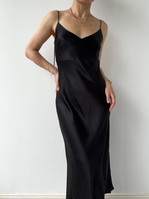 丝所｜S23C007 水晶斜裁V领长连衣裙［ 黑 / 白 / 红 ] 商品图2