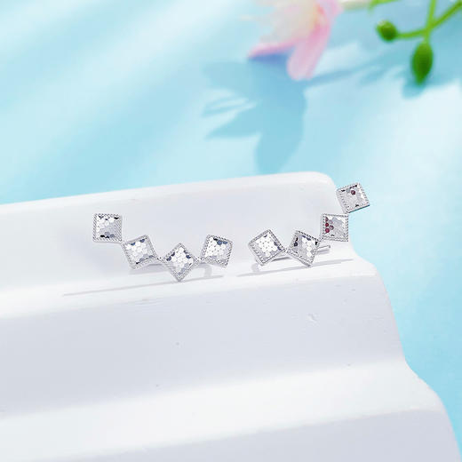 【限时8.8折】【线上铂金馆】PT950 铂金实心CNC工艺鱼鳞几何方块耳饰耳吊耳钩（7字钩）(PTES00014)预售产品下单后不退款不退货不换货不补差价) 商品图1