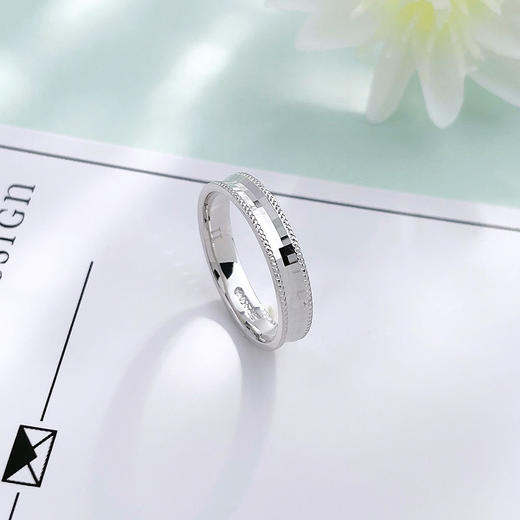 【限时8.8折】【线上铂金馆】PT950 铂金空心固口镜面方块戒指圈戒(PTJZ00075)预售产品下单后不退款不退货不换货不补差价) 商品图0