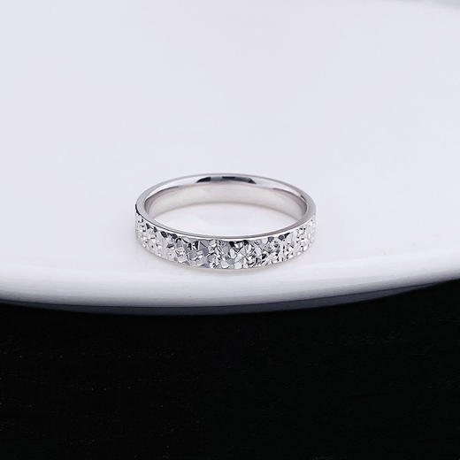 【限时8.8折】【线上铂金馆】PT950 #碎碎冰 【国际铂金协会】铂金固口实心碎碎冰圈戒碎碎冰戒指（面宽约3.2-3.6mm）(BJZ00082-2)预售产品下单后不退款不退货不换货不补差价) 商品图2