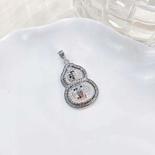 【限时8.8折】【线上铂金馆】PT950 #葫芦 铂金空心闪耀鱼鳞葫芦吊坠(PTDZ00019)预售产品下单后不退款不退货不换货不补差价) 商品图0