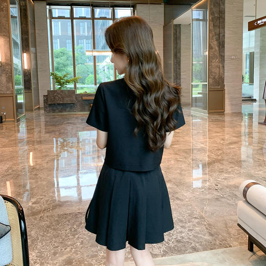 奢姿大码女装2025夏季减龄绣花百褶两件套胖妹妹时尚学院风套装9952935112 商品图3