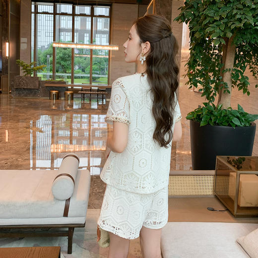 奢姿大码女装2025夏季减龄贝壳饰品镂空两件套胖妹妹时尚通勤套装9952969806 商品图3