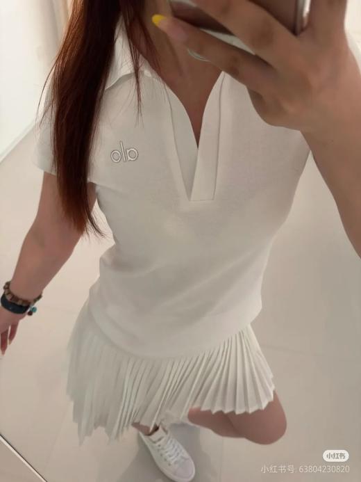 alo运动简约系银色小标翻领深V学院风短袖女士polo衫 商品图3
