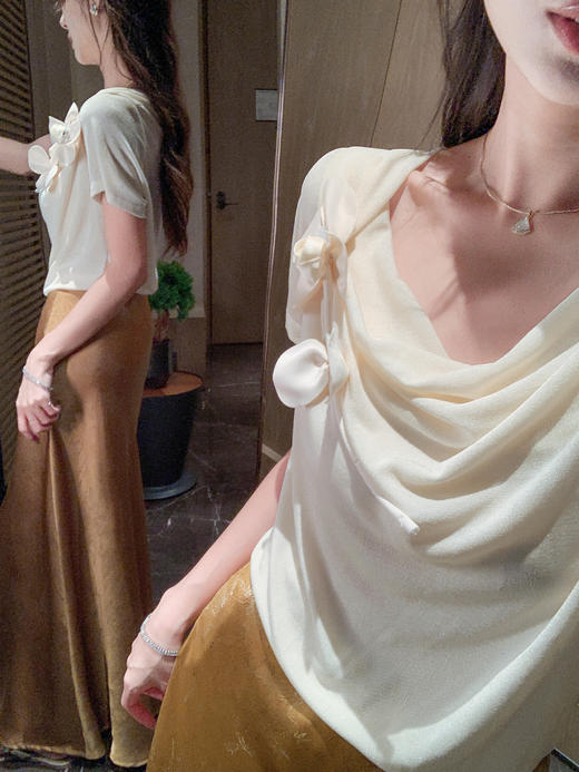 张心子【娇软小白花】荡领气质立体花T恤上衣 U2505077 商品图4