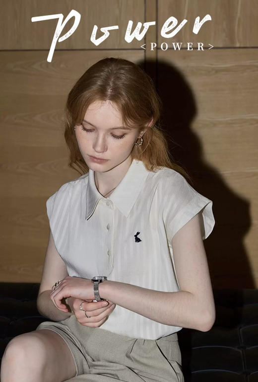 ✨不撞款！又高级！ 【肌理感小飞袖Polo衬衫+藏青色裤裙 】主打轻盈透气！通勤约会统统拿下 小众温柔俏皮款，拒绝以往衬衫的呆板 商品图2